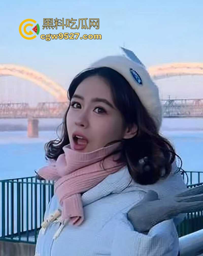 极品情侣泄密！清纯少女【杨淑珍】遇人不淑，性爱视频被前男友流出，极品身材一览无遗，性瘾超大超级反差！