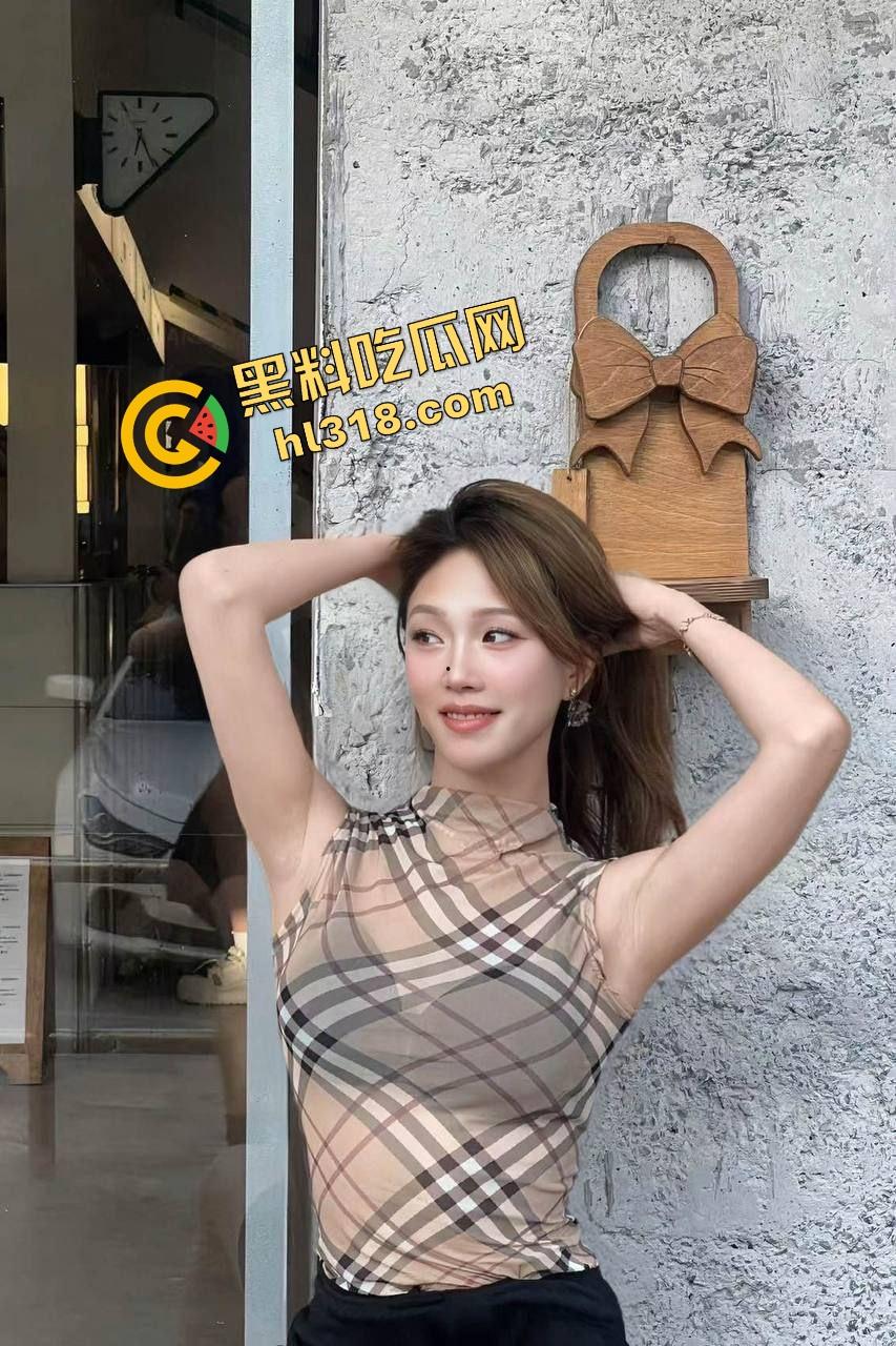 台湾成人show疯了,母狗字样真敢写,美女一排排屁股挂墙随便抽,交钱就能爽一把!