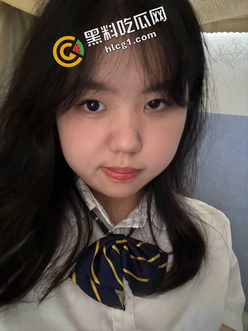 广东海德双语实验学校微胖骚货『黄津瑜』刚满18就见红 约炮猛男学弟视频流出