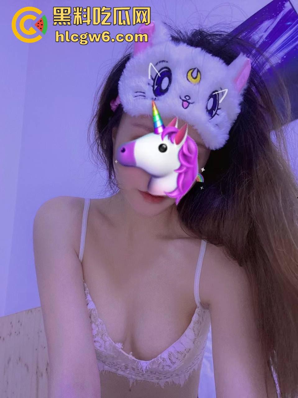 潮汕23岁学生妹约炮视频外流!清纯学妹口交捂脸掩骚浪,明明全懂还装得一副娇羞样,这货太能玩了!