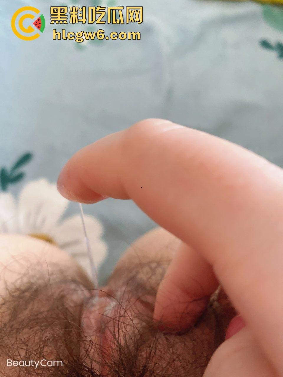 潮汕23岁学生妹约炮视频外流!清纯学妹口交捂脸掩骚浪,明明全懂还装得一副娇羞样,这货太能玩了!