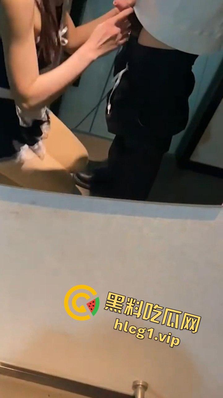 武汉生物工程学院 【张伊美】跟男友出去西安旅游的私密视频常遭曝光!