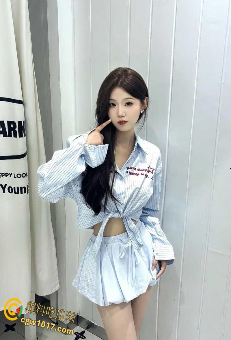 河北体院校花【蒋薇】,颜值极品风骚诱人,穿露奶情趣扮白领 镜前打桩后入,表情特写超淫荡!