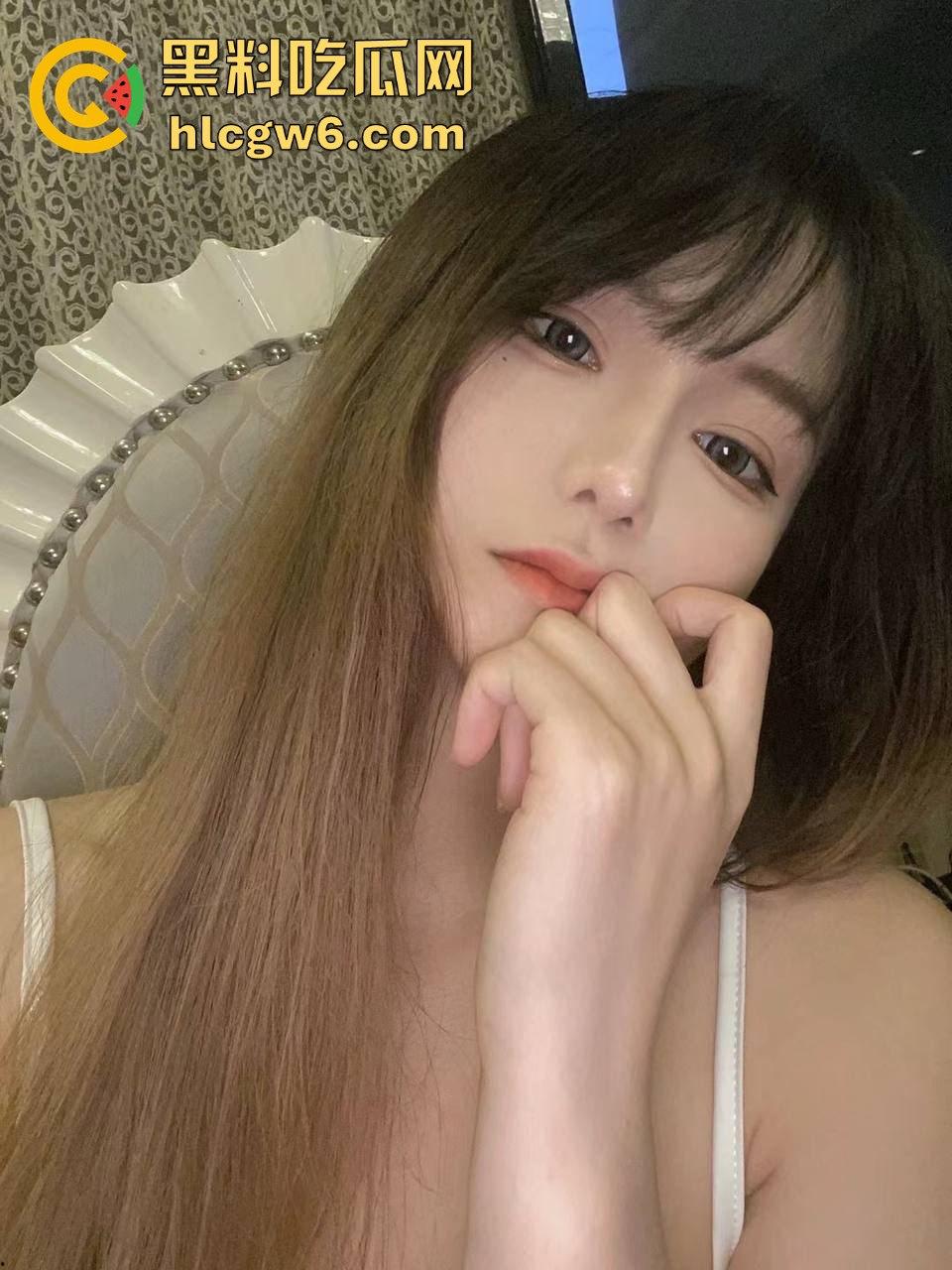 潮汕23岁学生妹约炮视频外流!清纯学妹口交捂脸掩骚浪,明明全懂还装得一副娇羞样,这货太能玩了!