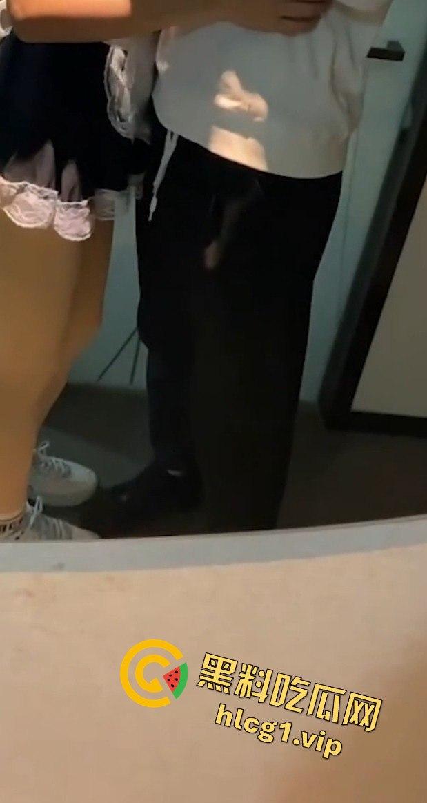 武汉生物工程学院 【张伊美】跟男友出去西安旅游的私密视频常遭曝光!