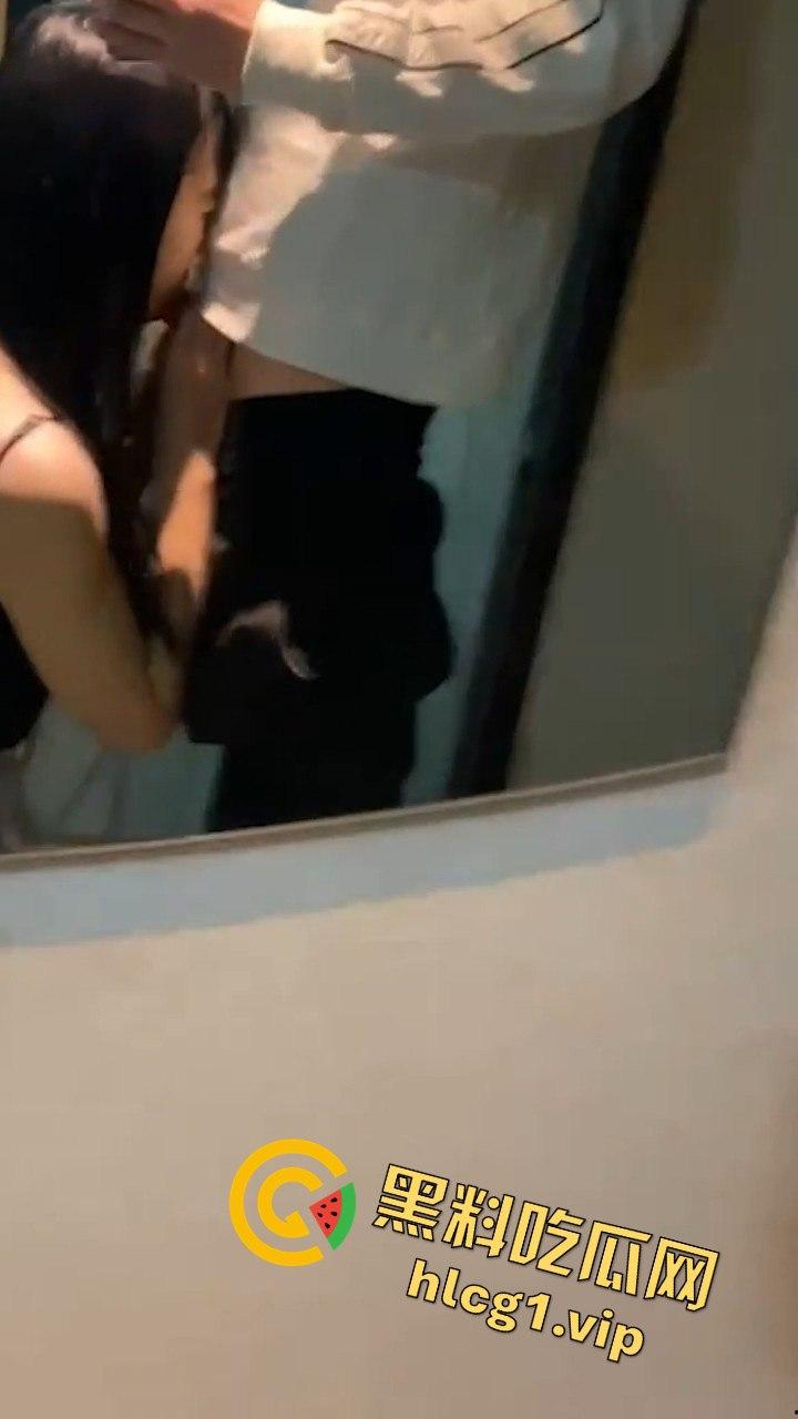 武汉生物工程学院 【张伊美】跟男友出去西安旅游的私密视频常遭曝光!