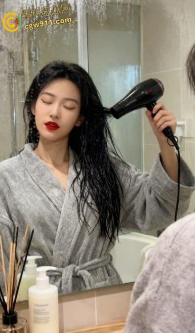 成都师范学院反差婊【梁山雅】,情趣女仆装被男友无套狂操,怼着粉嫩逼逼淫水不止,娇喘格外动人!