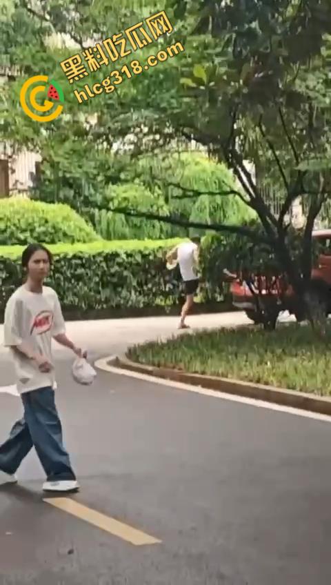 长沙某大学惊魂日,一男子持刀伤人砸车,甚至都惊动特警出警,这到底是恩怨还是精神病 ?