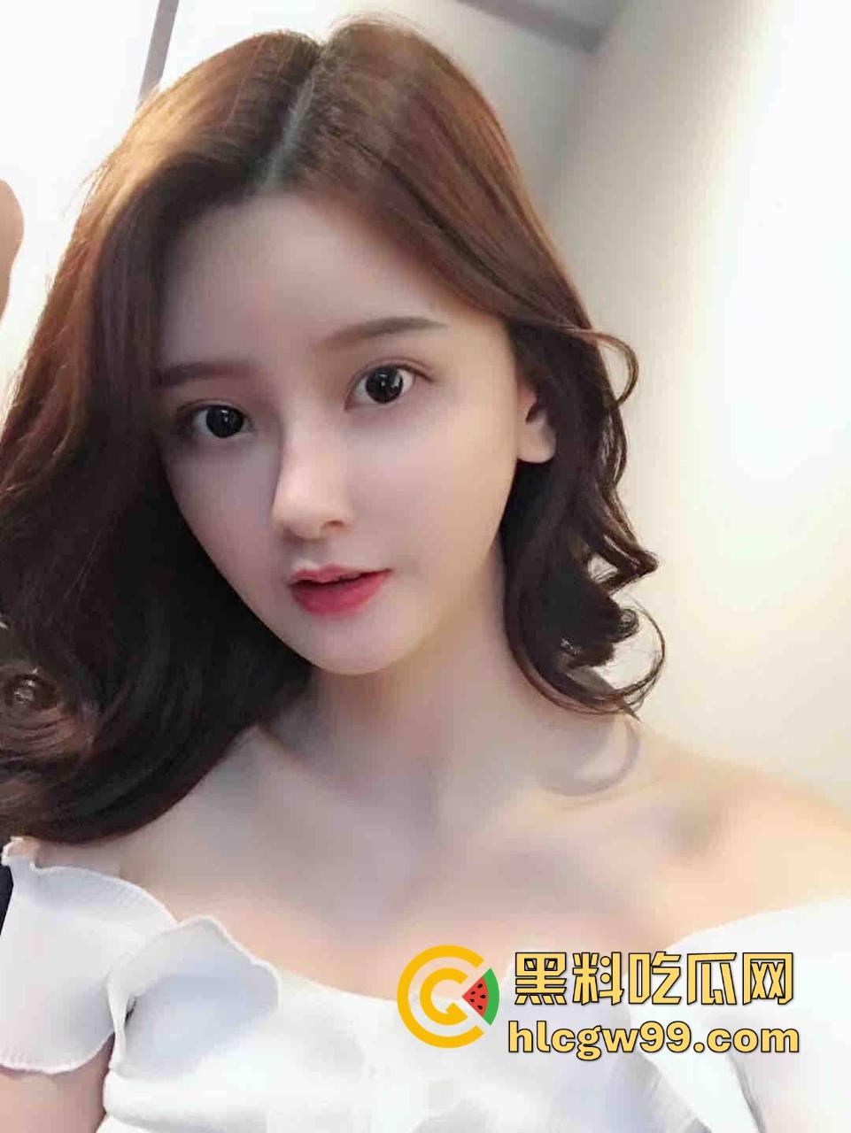 集美为流量拼了,大螃蟹塞裤裆,大钳子夹到B直接红肿,疼到跳起来嗷嗷叫还舍不得掏出来!