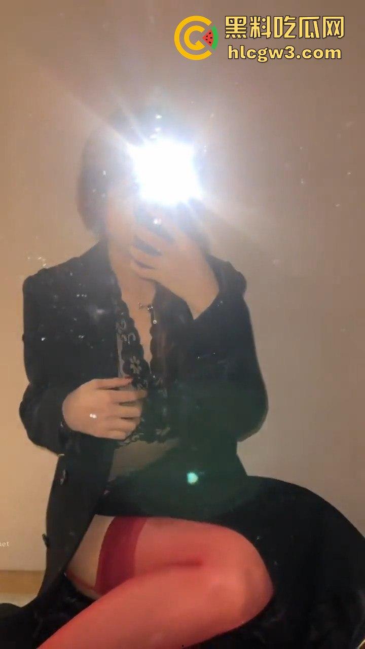 抖音网红【刘悦】性爱视频泄露黑丝情趣内衣骚翻全场,床上叫到嗓子哑,骚货就是骚货!