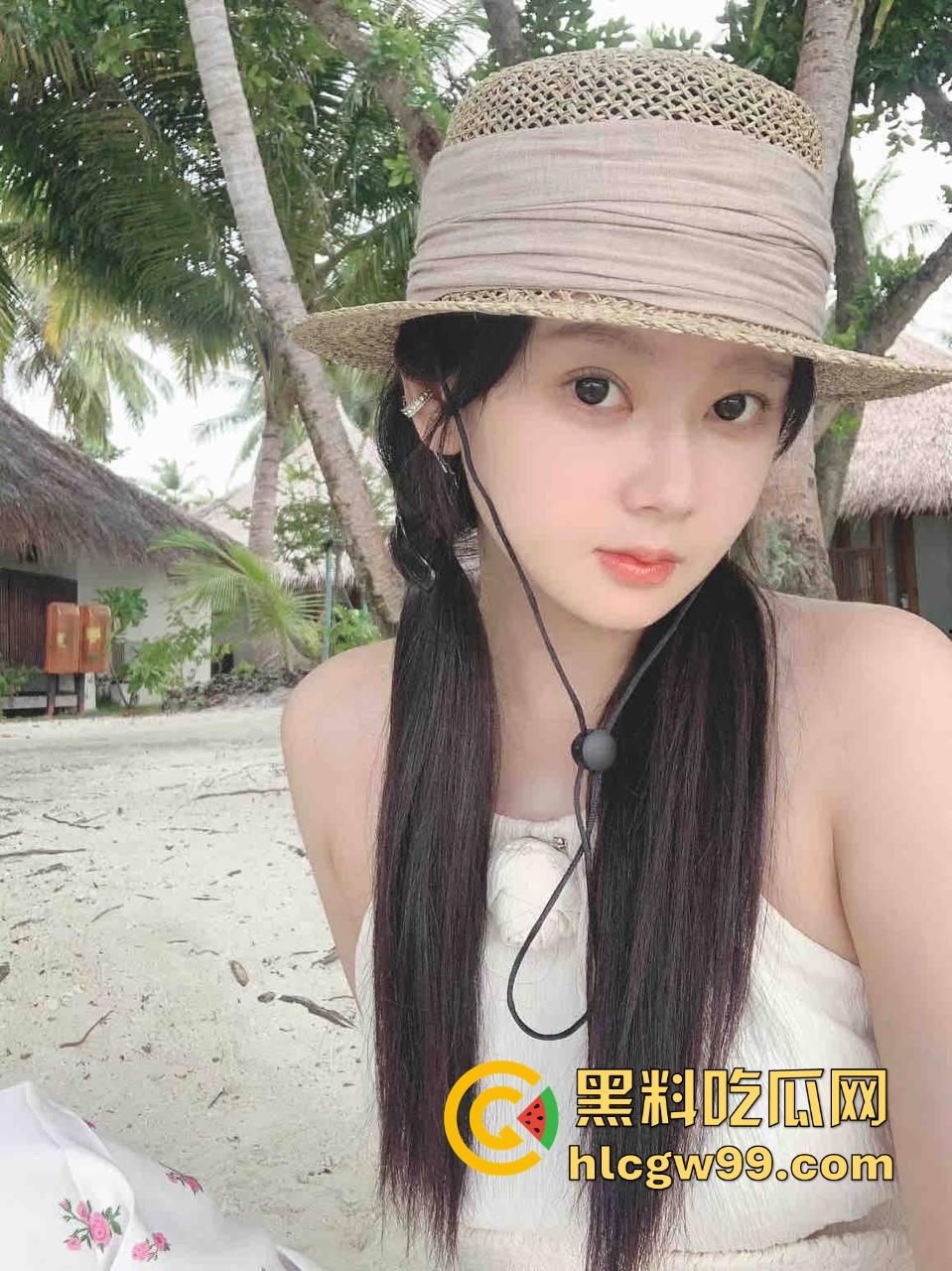 集美为流量拼了,大螃蟹塞裤裆,大钳子夹到B直接红肿,疼到跳起来嗷嗷叫还舍不得掏出来!