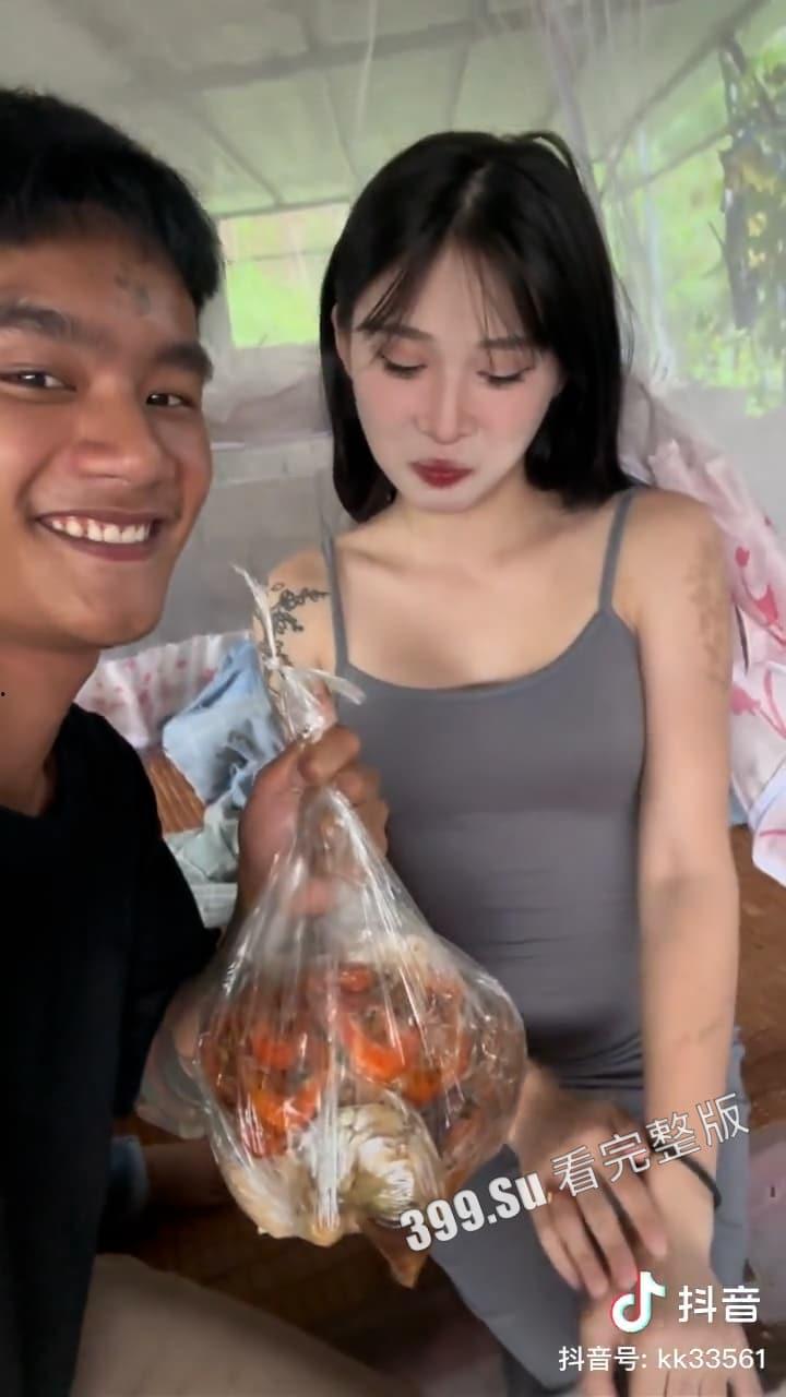 抖音15万粉 #爱可可 线下伴游陪大哥,被大哥曝光出视频,欲拒还迎,纹身一模一样,疑似抛夫离婚 成单亲妈妈