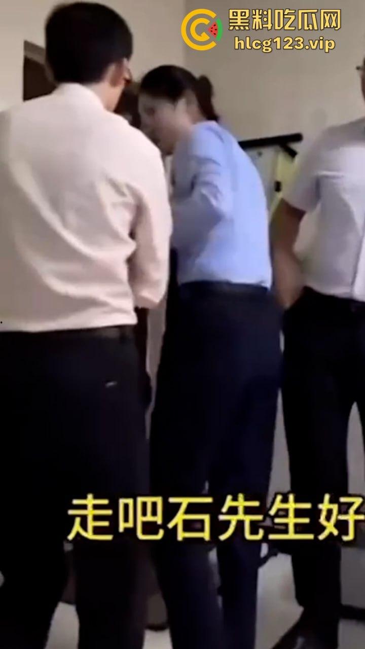 欠打!靠结婚发家致富?女子结婚第二就要离 拒退15万彩礼 丑恶嘴脸实拍曝光 一家人都没好货