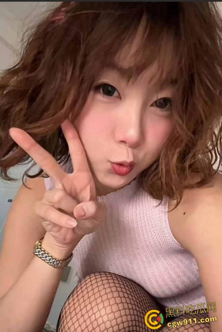 山东师范大学高颜值学生妹【徐璐】，在校下海低价卖逼，只需300就能狂操一次，堪称校园公交车 ！