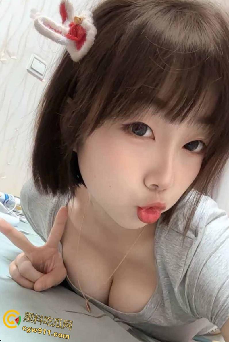 山东师范大学高颜值学生妹【徐璐】,在校下海低价卖逼,只需300就能狂操一次,堪称校园公交车 !