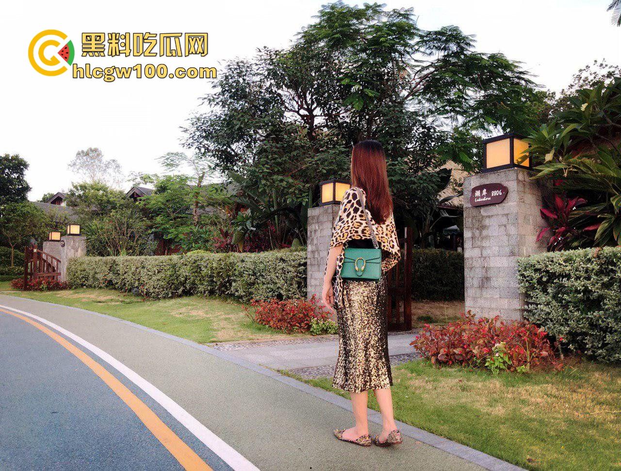 陕西西安初中教师【杨丽】背着老公疯狂约炮,爱吃精液每次舔得干干净净,艹完一次还浪得想再来第二次!