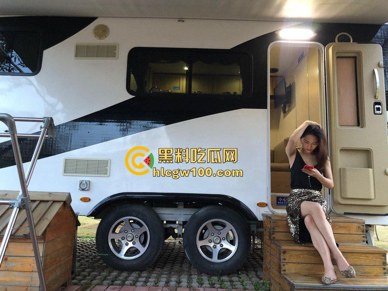 陕西西安初中教师【杨丽】背着老公疯狂约炮,爱吃精液每次舔得干干净净,艹完一次还浪得想再来第二次!