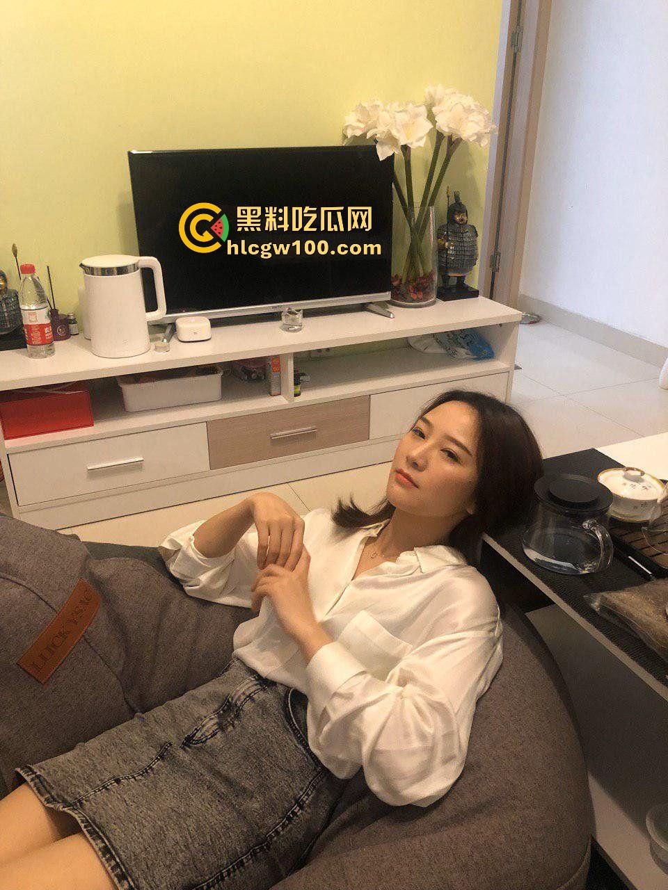 陕西西安初中教师【杨丽】背着老公疯狂约炮,爱吃精液每次舔得干干净净,艹完一次还浪得想再来第二次!