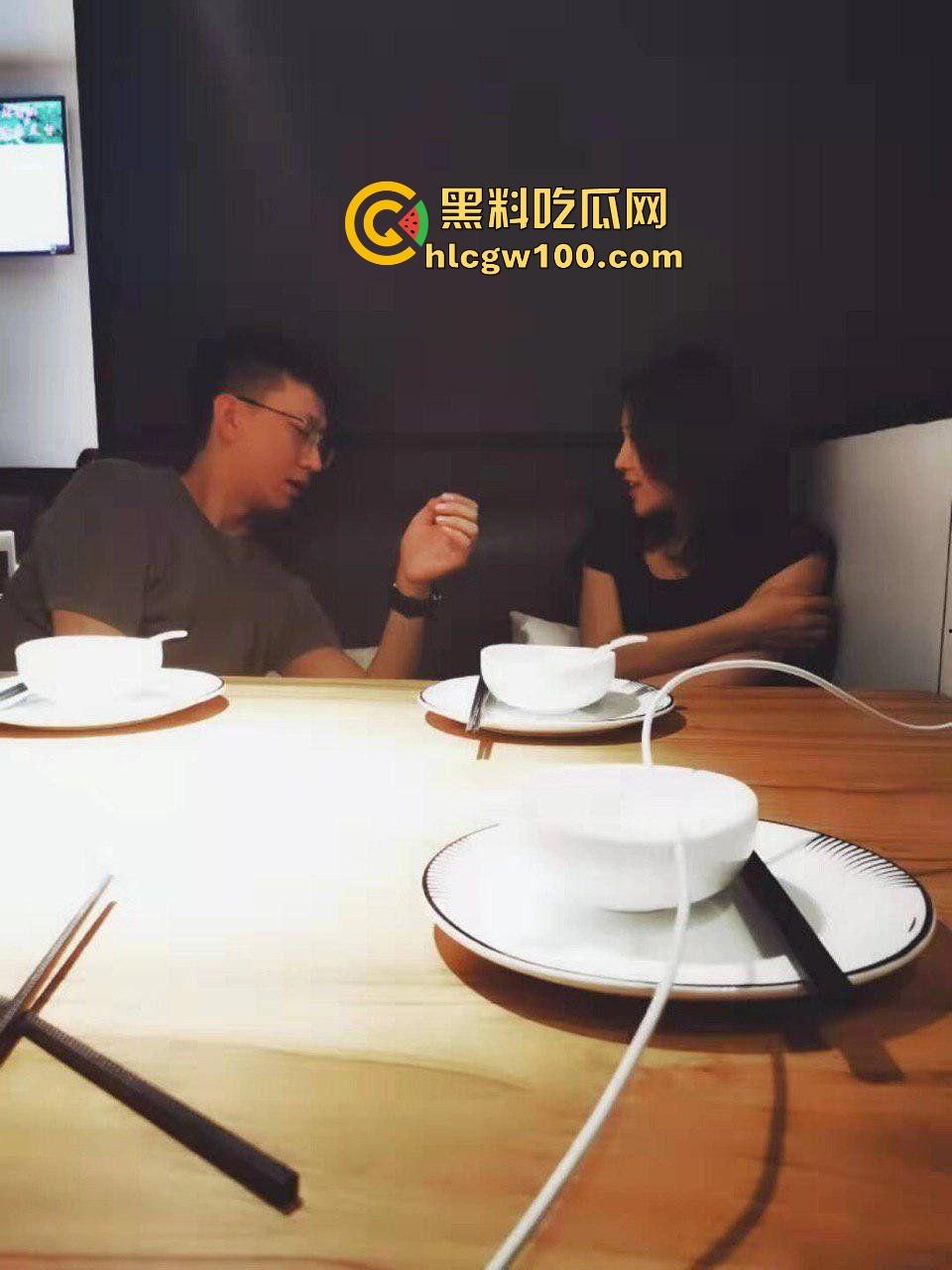 陕西西安初中教师【杨丽】背着老公疯狂约炮,爱吃精液每次舔得干干净净,艹完一次还浪得想再来第二次!