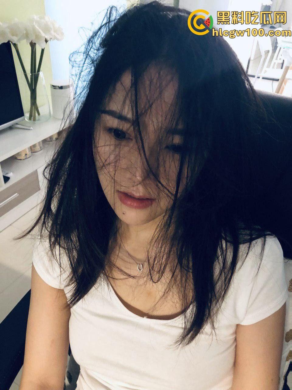 陕西西安初中教师【杨丽】背着老公疯狂约炮,爱吃精液每次舔得干干净净,艹完一次还浪得想再来第二次!