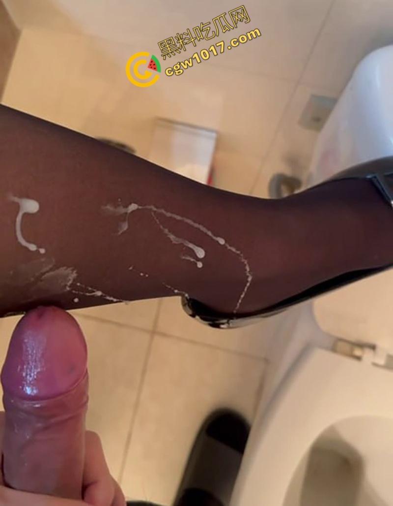 四川德阳回族少女【马佳鑫】不雅视频横扫网络!黑丝高跟风骚无比,跪舔深喉口爆吞精,高潮无限回味!