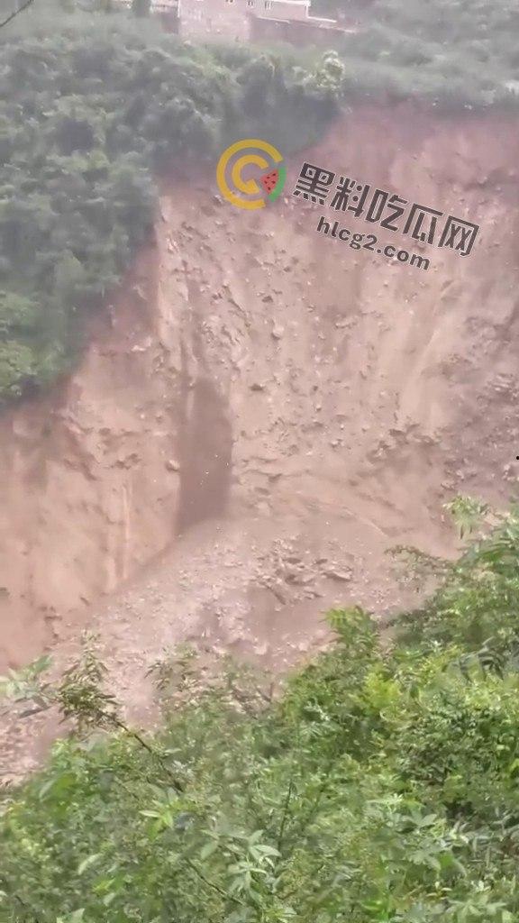 四川雅安汉源县暴雨肆虐:30余人失联,灾后现场触目惊心