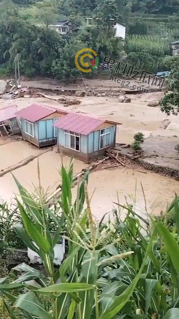 四川雅安汉源县暴雨肆虐:30余人失联,灾后现场触目惊心