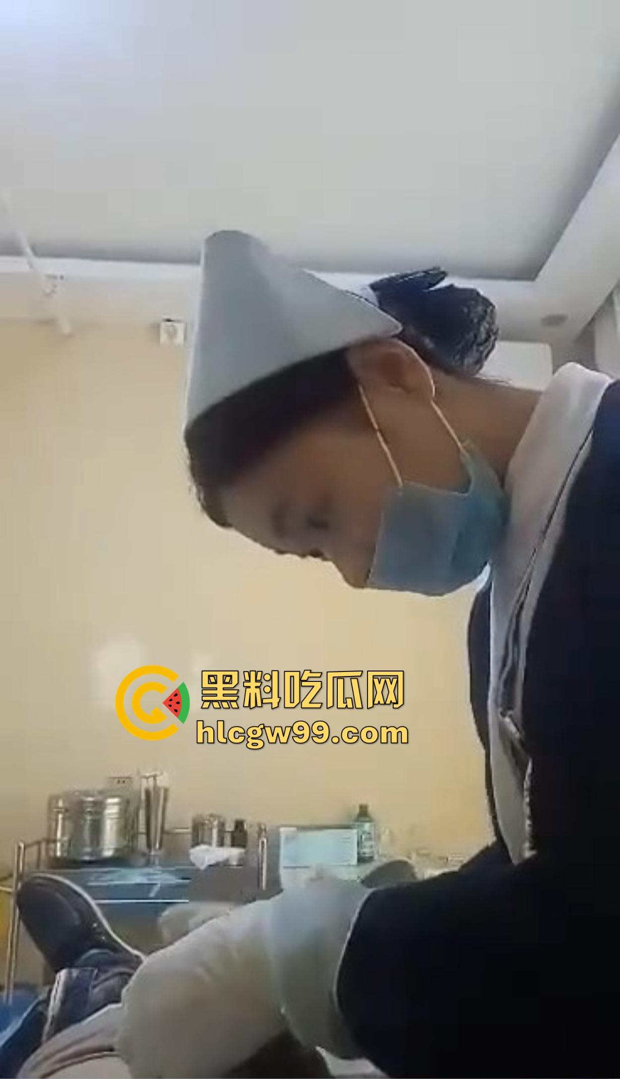 剃毛包扎变硬了？男科医院小护士手法太温柔，患者鸡巴直接顶起越摸越硬，她一句话直接把患者整破防！