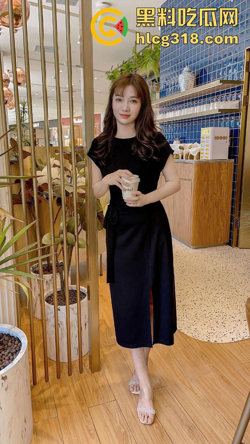 风骚岳母淫操乱伦记，极品身材长腿丈母娘，趁女儿上班，和女婿在婚房口交啪啪，性爱自拍流出！