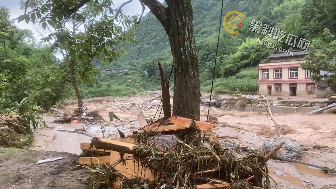 四川雅安汉源县暴雨肆虐:30余人失联,灾后现场触目惊心