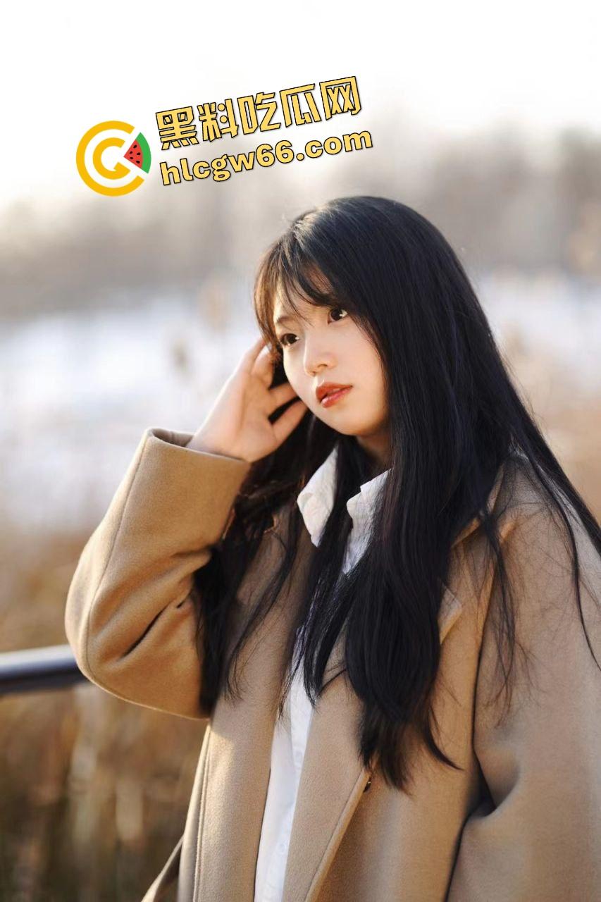 湖州刚毕业小学妹『宋雪』骚逼巨乳肥臀坐下去能把鸡巴夹爆,跪舔口交被偷拍,摇臀浪得小哥直接颜射满脸!