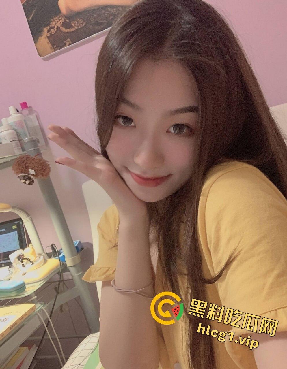 师范学院大二女学生私密自拍云盘外泄!和男友的激情时刻被曝光!