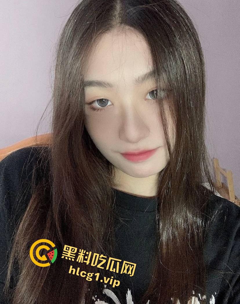 师范学院大二女学生私密自拍云盘外泄!和男友的激情时刻被曝光!