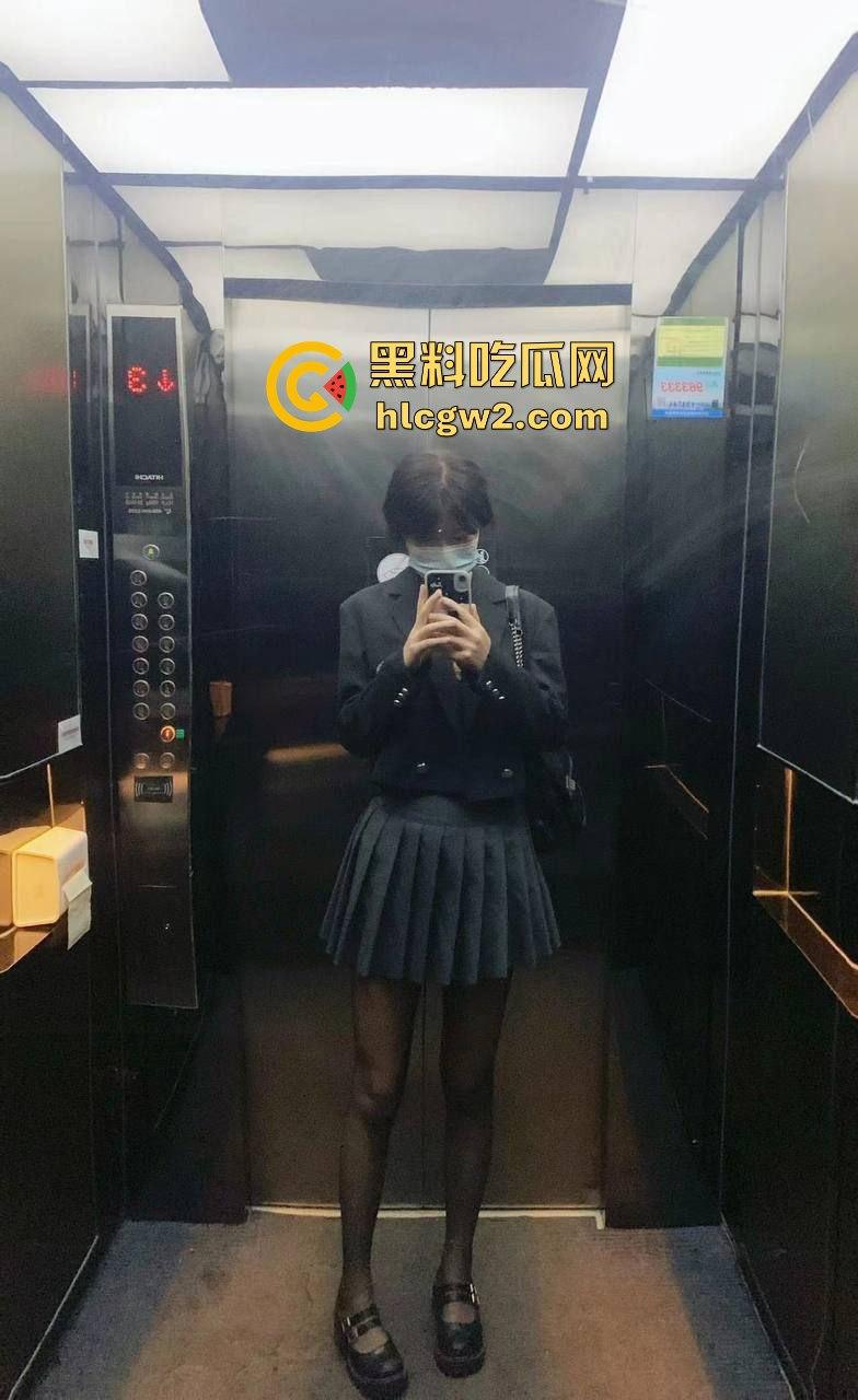 瓜友投稿表弟介绍的大三骚妹妹【李雪菲】放假期间赚生活费 2K包夜物有所值 真他妈顶！