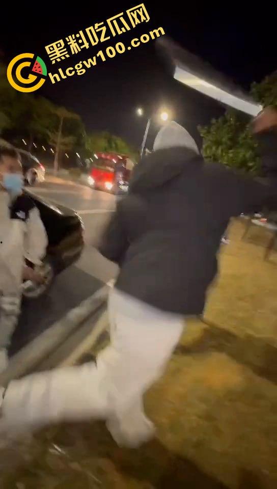 真人版罪恶都市!大马路沦为“死亡角斗场”,仇家飙车怒撞,一米多长“索命”刀狂舞