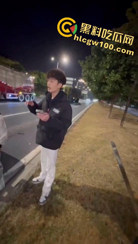 真人版罪恶都市!大马路沦为“死亡角斗场”,仇家飙车怒撞,一米多长“索命”刀狂舞