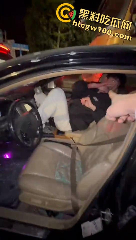 真人版罪恶都市!大马路沦为“死亡角斗场”,仇家飙车怒撞,一米多长“索命”刀狂舞