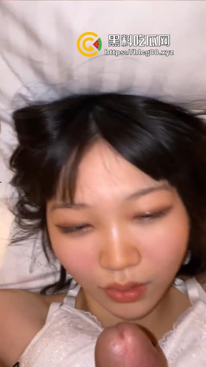 贵州赖茅厂20岁厂妹【齐雨鸠】白天酿酒晚上被主管爸爸狗链子遛,骚得洋气还上啥破班,直接当外围爽翻天得了!