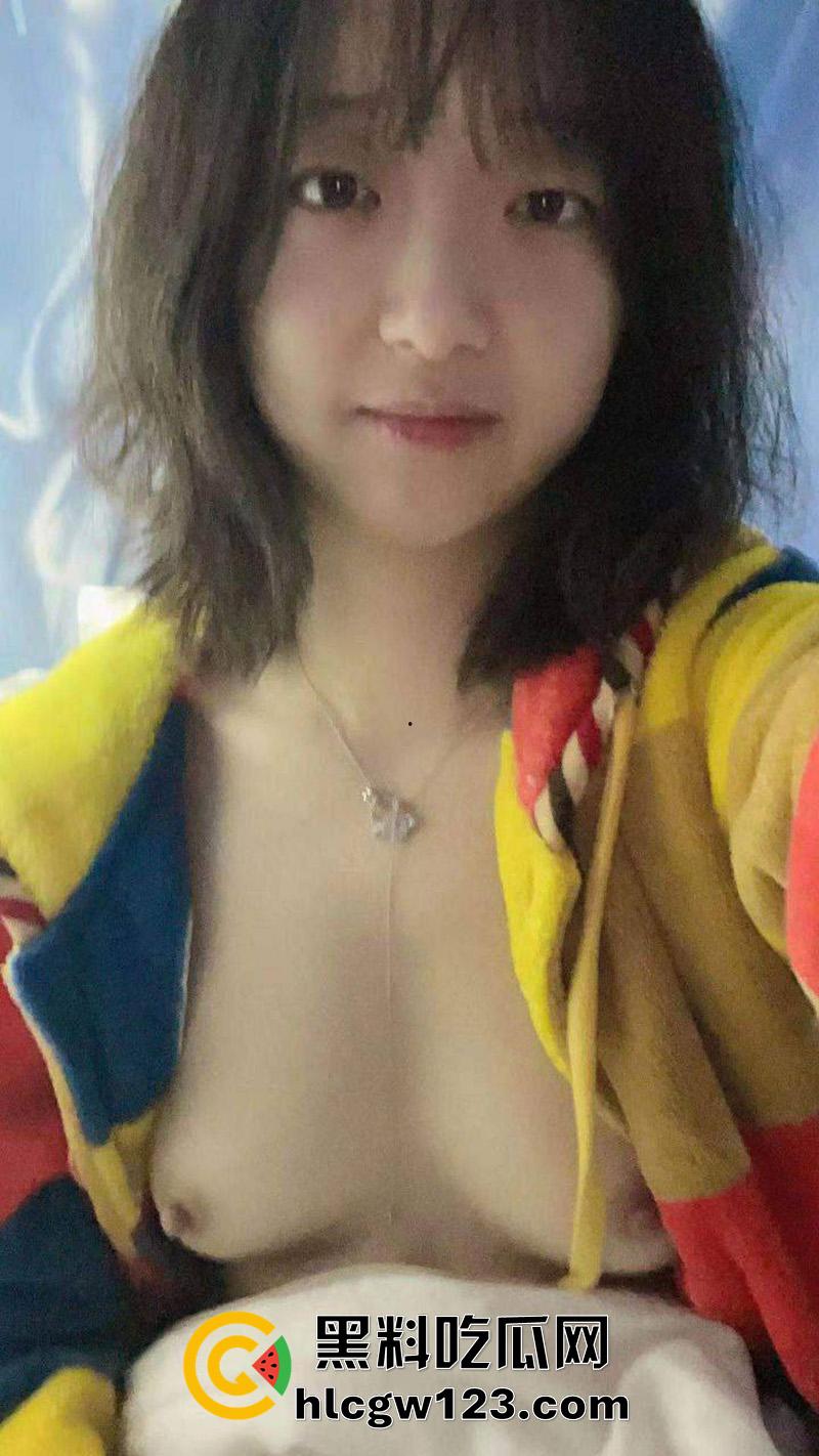 河南清纯嫩妹【陈欣彤】,贫乳反差JK学生妹,肌肤白嫩口活一流,和大叔酒店约炮视频流出!