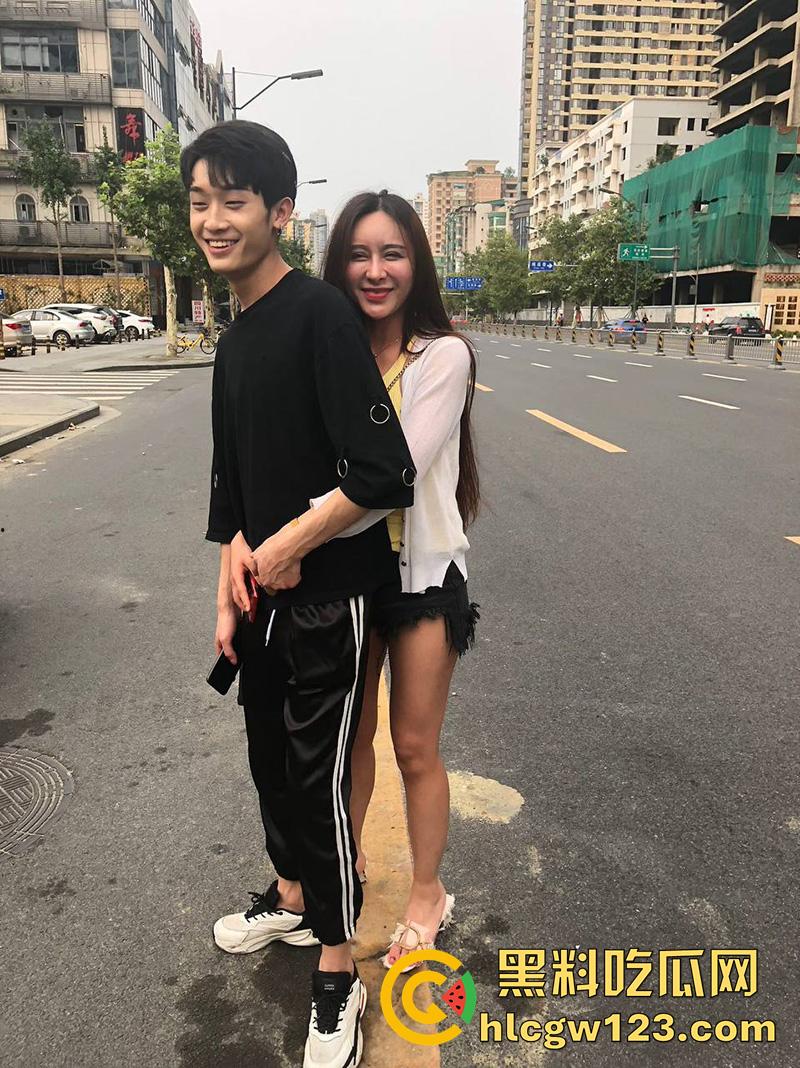 成都整容女生化母体,颜值高身材高挑性感,经常卖逼约炮染上梅毒,到处约炮感染年轻帅哥!