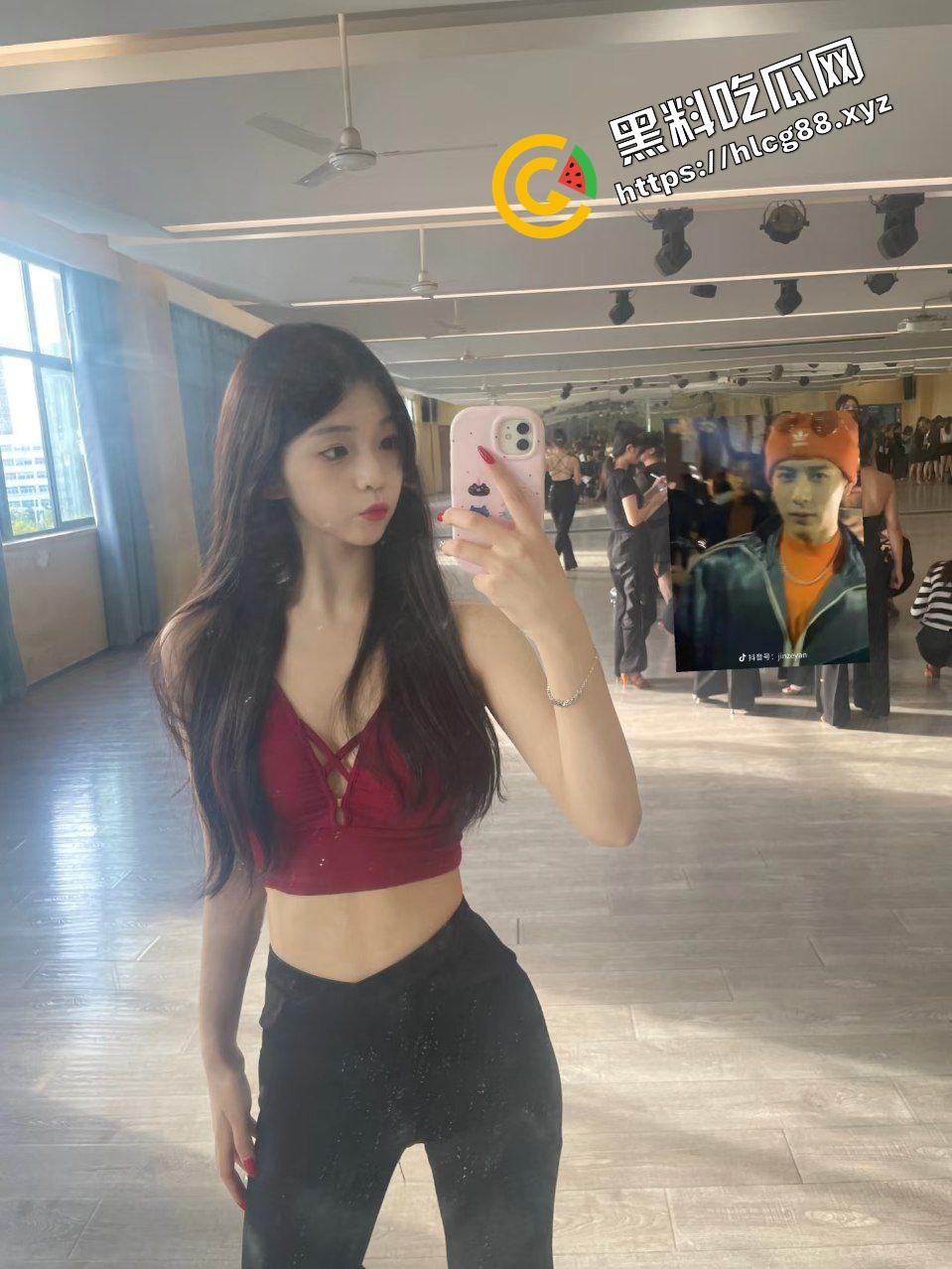 西安美术学院清纯舞蹈生『江艺』练完舞蹈练床活,下课与大哥淫荡做爱,大展骚逼后入不停!