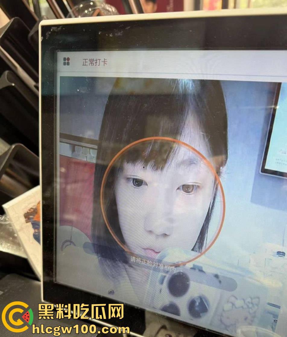 湖北19岁反差精神小妹【邵丽燏】被土豪大肆网调视频曝光,给主人拍内裤拍逼完成任务!