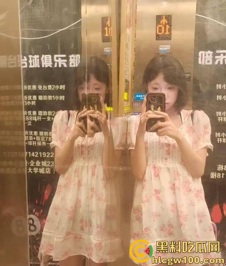 湖北19岁反差精神小妹【邵丽燏】被土豪大肆网调视频曝光,给主人拍内裤拍逼完成任务!