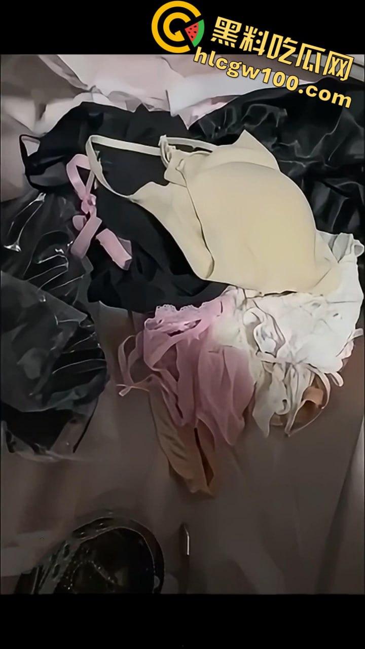 湖北19岁反差精神小妹【邵丽燏】被土豪大肆网调视频曝光,给主人拍内裤拍逼完成任务!