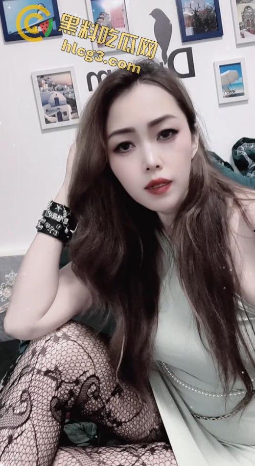 快手极品熟女『芙蓉姐』最新骚穴特写福利流出,舞者秀姐让人目瞪口呆!