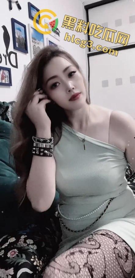 快手极品熟女『芙蓉姐』最新骚穴特写福利流出,舞者秀姐让人目瞪口呆!