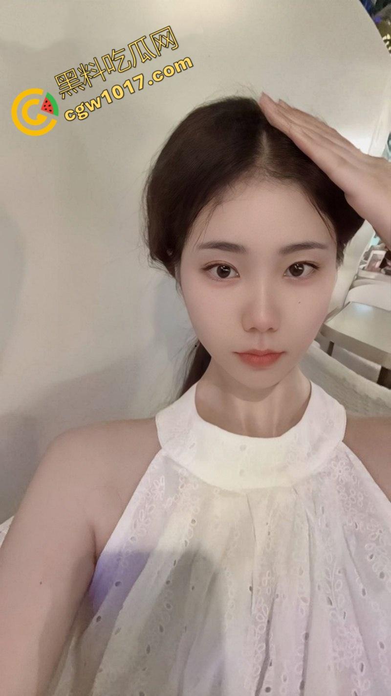 四川成都新婚人妻【杨琴】背着丈夫疯狂约炮！清纯外表下的骚乱，床上的火辣氛围让众多雄性欲罢不能