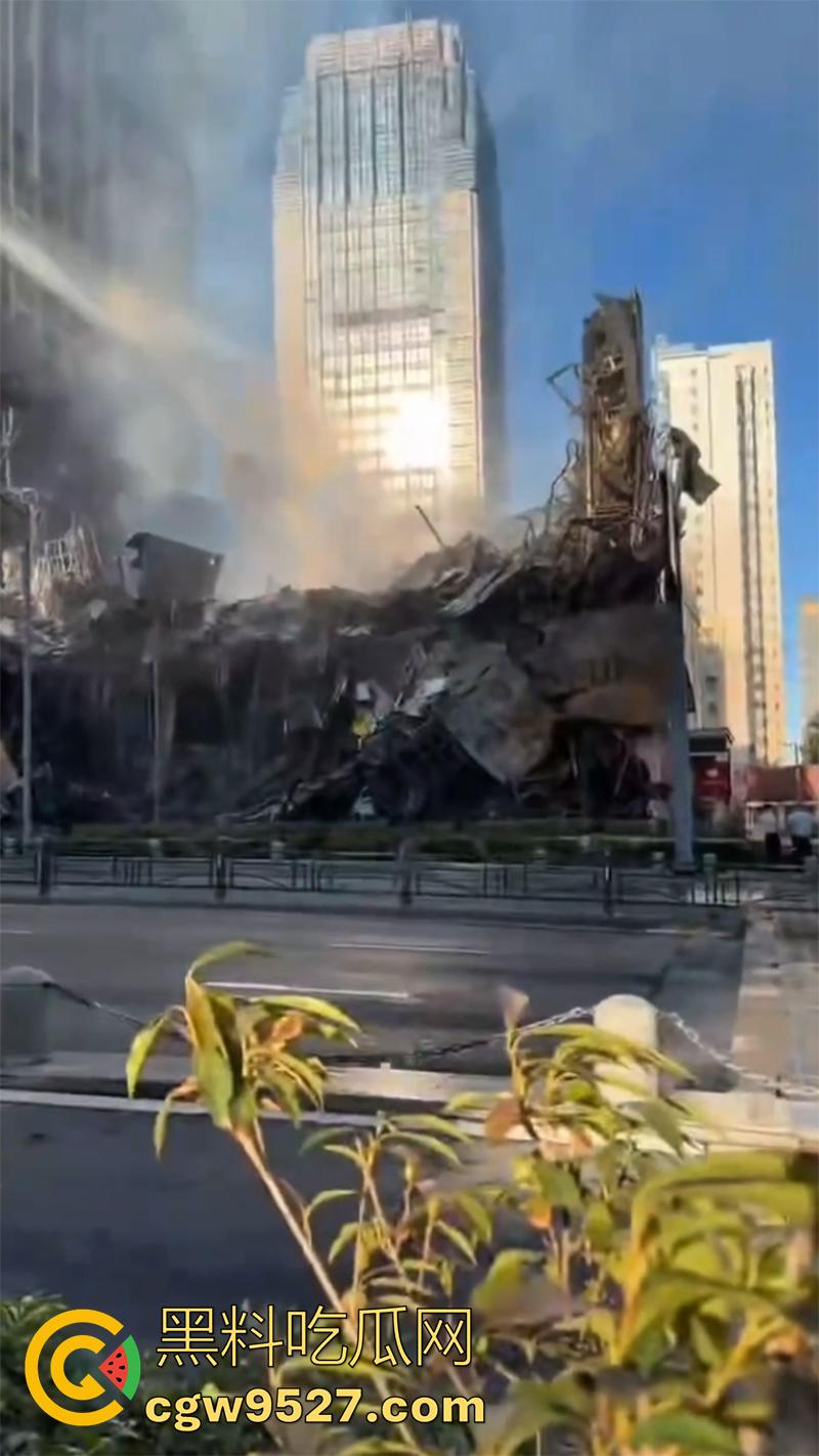 探店博主真能把店带火啊!江苏连云港京东电器自营店突发火灾,经过一宿的救援,才将大火熄灭!