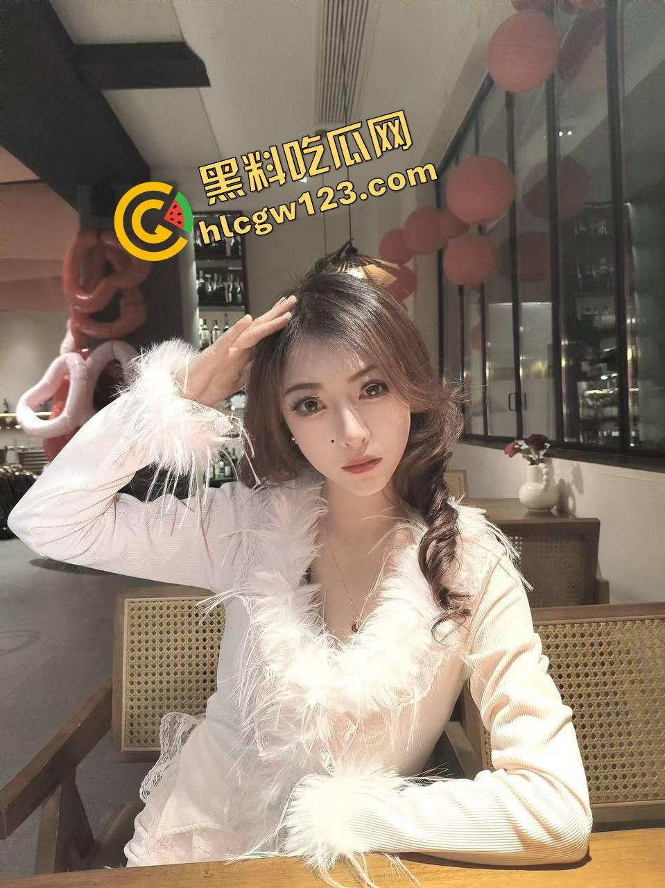 泡完脚直接车震,带上车开到地下车库直接开骑。妹子大尺寸操到娇喘连连 哥哥你戳到宫口了!