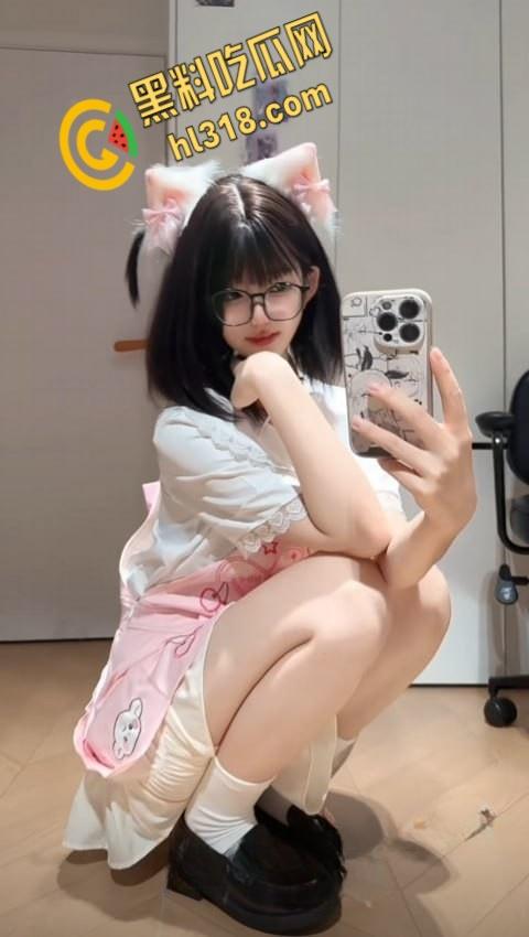 抖音50W粉丝网红【不想早起】,双马尾萝莉嫩妹,金主定制付费视频,简直就是宅男心中的女神们 !